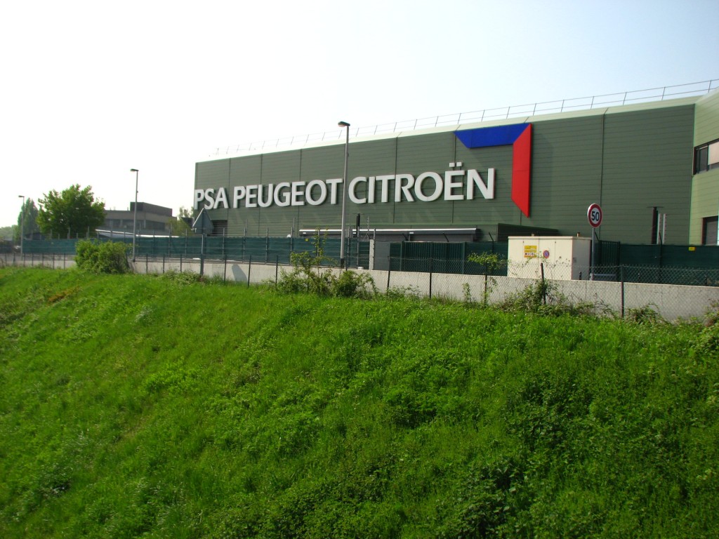 Российские дилеры не хотят продавать автомобили Peugeot и Citroen
