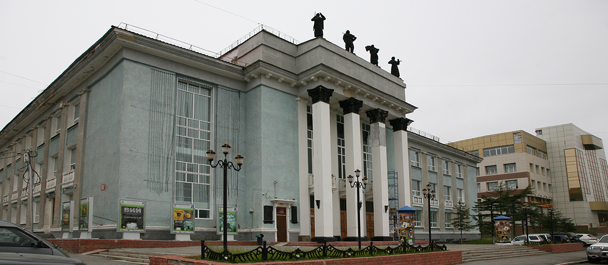 Здание театра