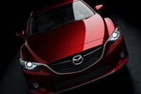 Mazda на салоне будет красной