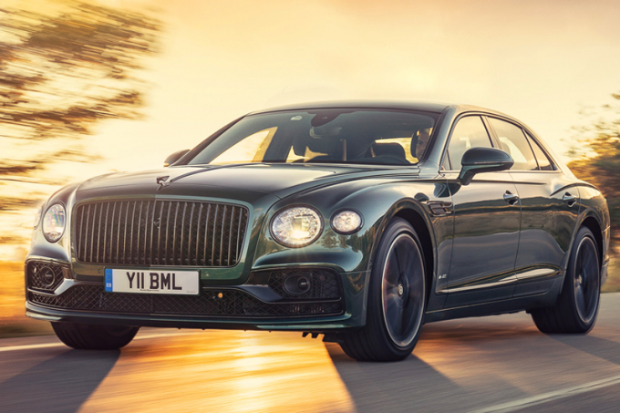 Компания Bentley стала продавать в РФ флагманский седан нового поколения