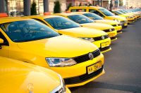 Такси и общественный транспорт в Москве вытесняют личные автомобили