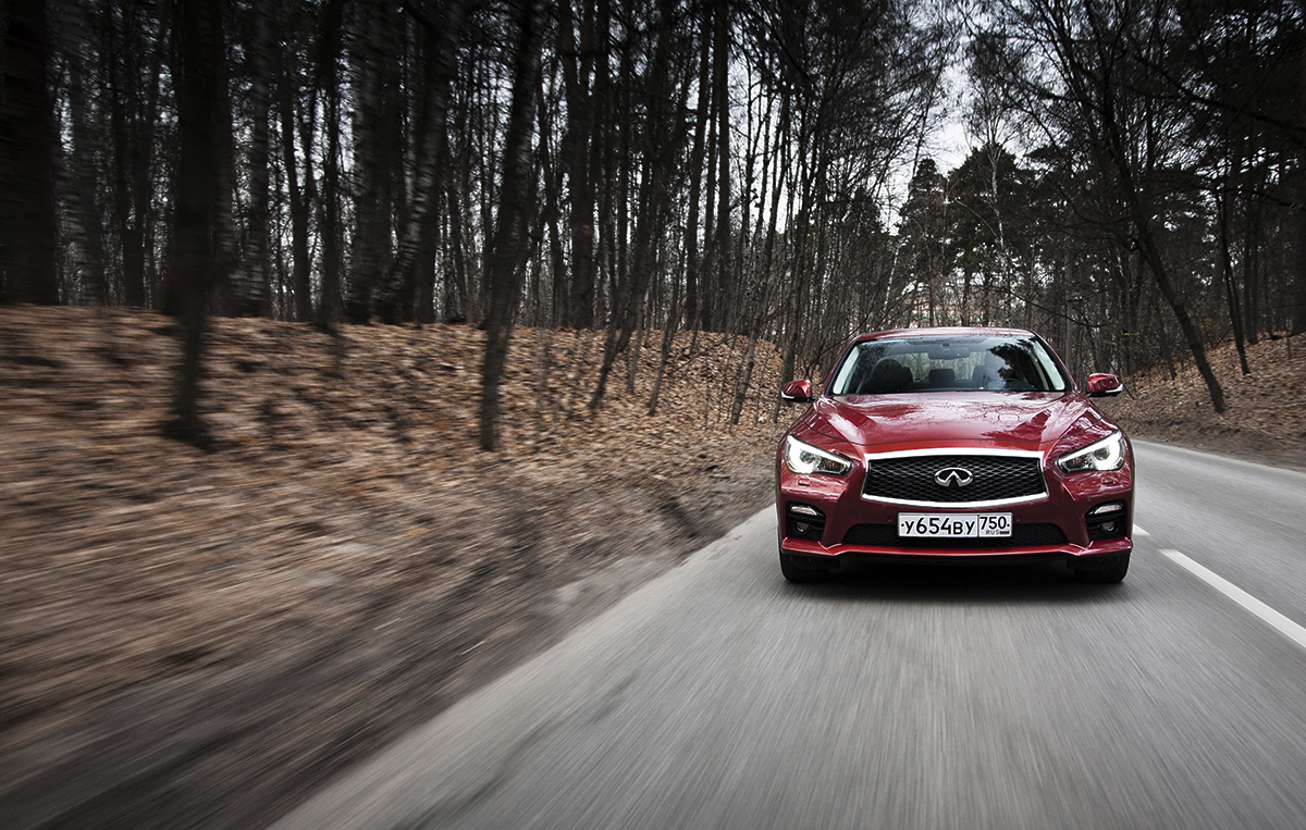 Тест-драйв Infiniti Q50: Гонка временем