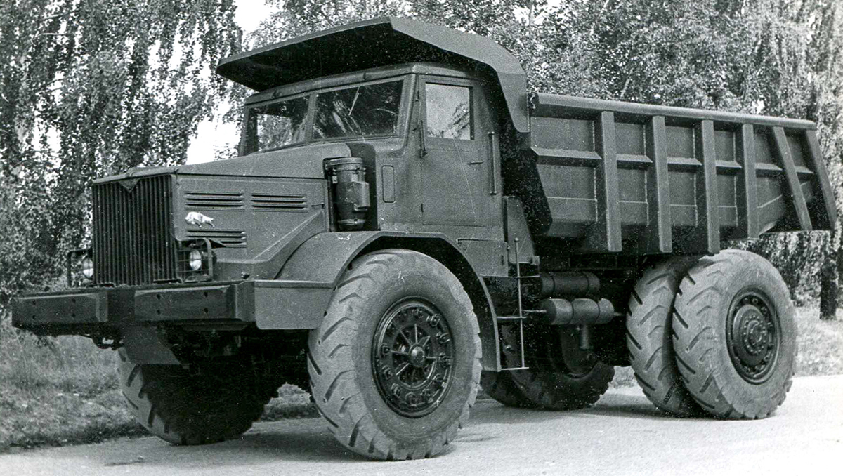 10 самых дорогих отечественных автомобилей