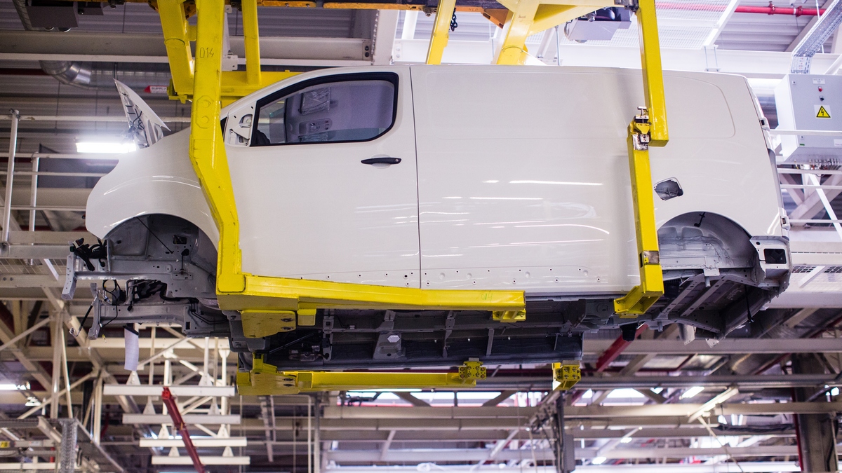 Фургоны Citroёn и Peugeot в Калуге: полный цикл – только через год!