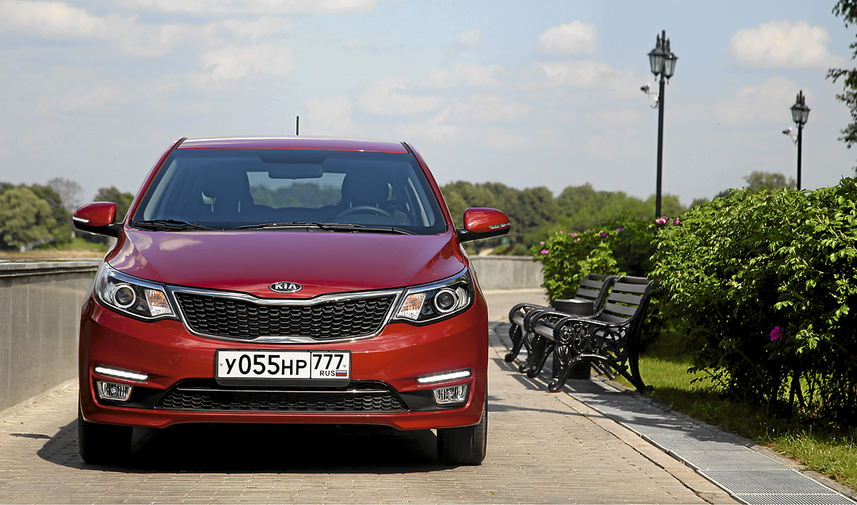 Тест-драйв KIA Rio hatchback: Младший брат с большим  back'ом