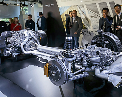 4,0-литровый V8 соединен с картером АКП7 4,0-литровый V8 соединен с картером АКП7