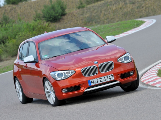 Около 80% владельцев автомобилей BMW 1-Series считают свои машины переднеприводными...