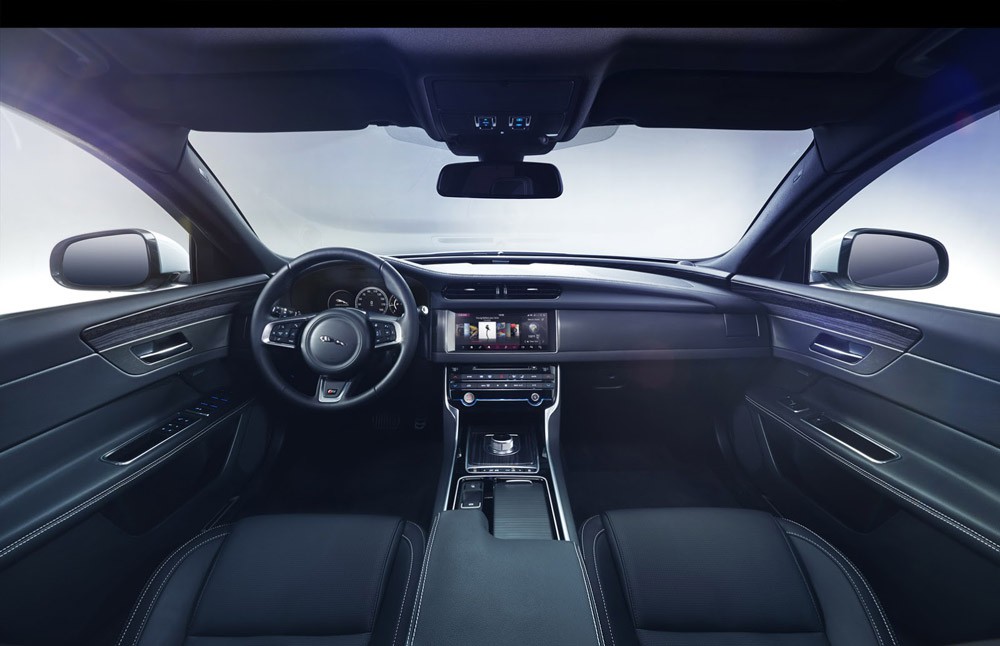 интерьер нового Jaguar XF
