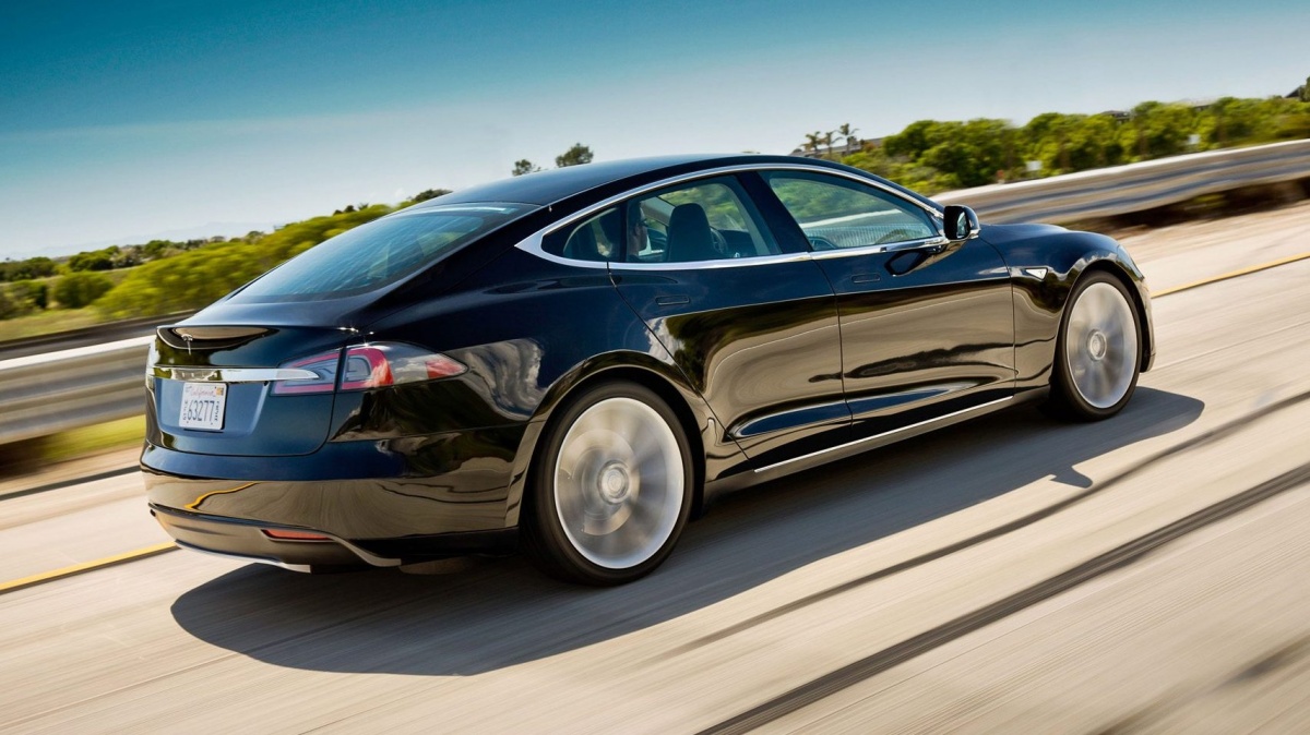 Tesla получит автопилот к 2018 году