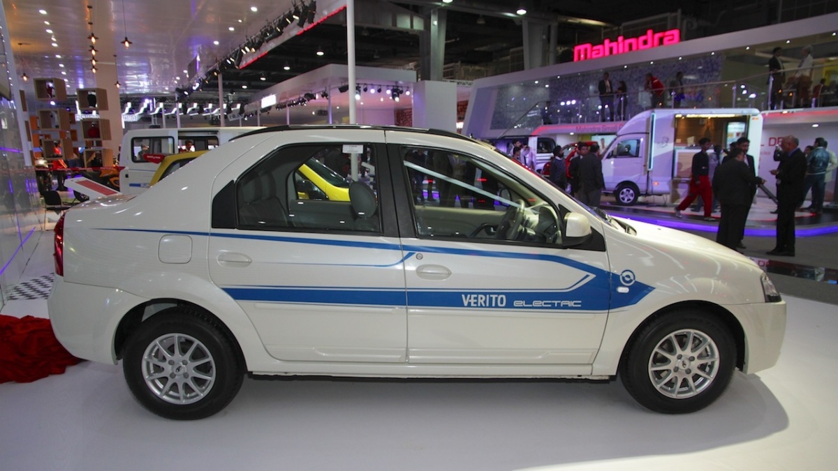 Mahindra-e-Verito-side-profile-at-Auto-Expo-2016.jpg