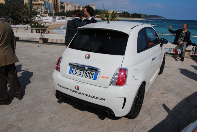 Aznom 500 Abarth Motore Centrale R230 дебютировал на выставке роскоши Top Marques в Монако