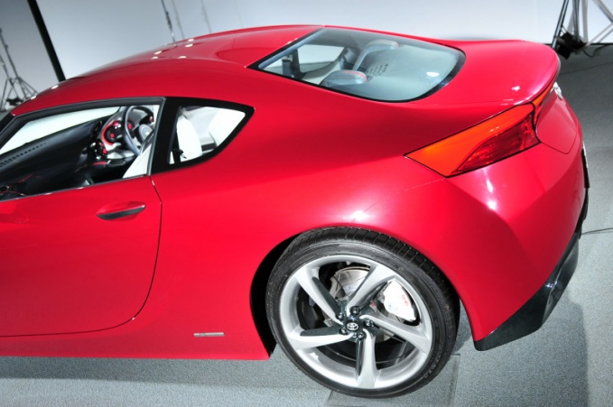 Если верить прессе, народ посчитал экстерьер Toyota FT-86 слишком пресным