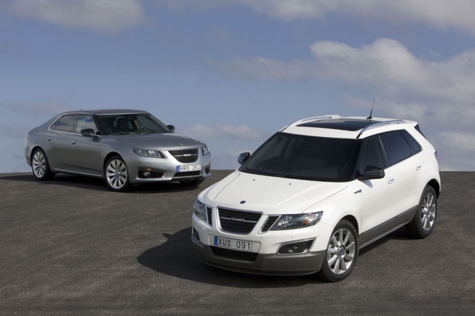 Новые Saab 9-5 (слева) и 9-4X