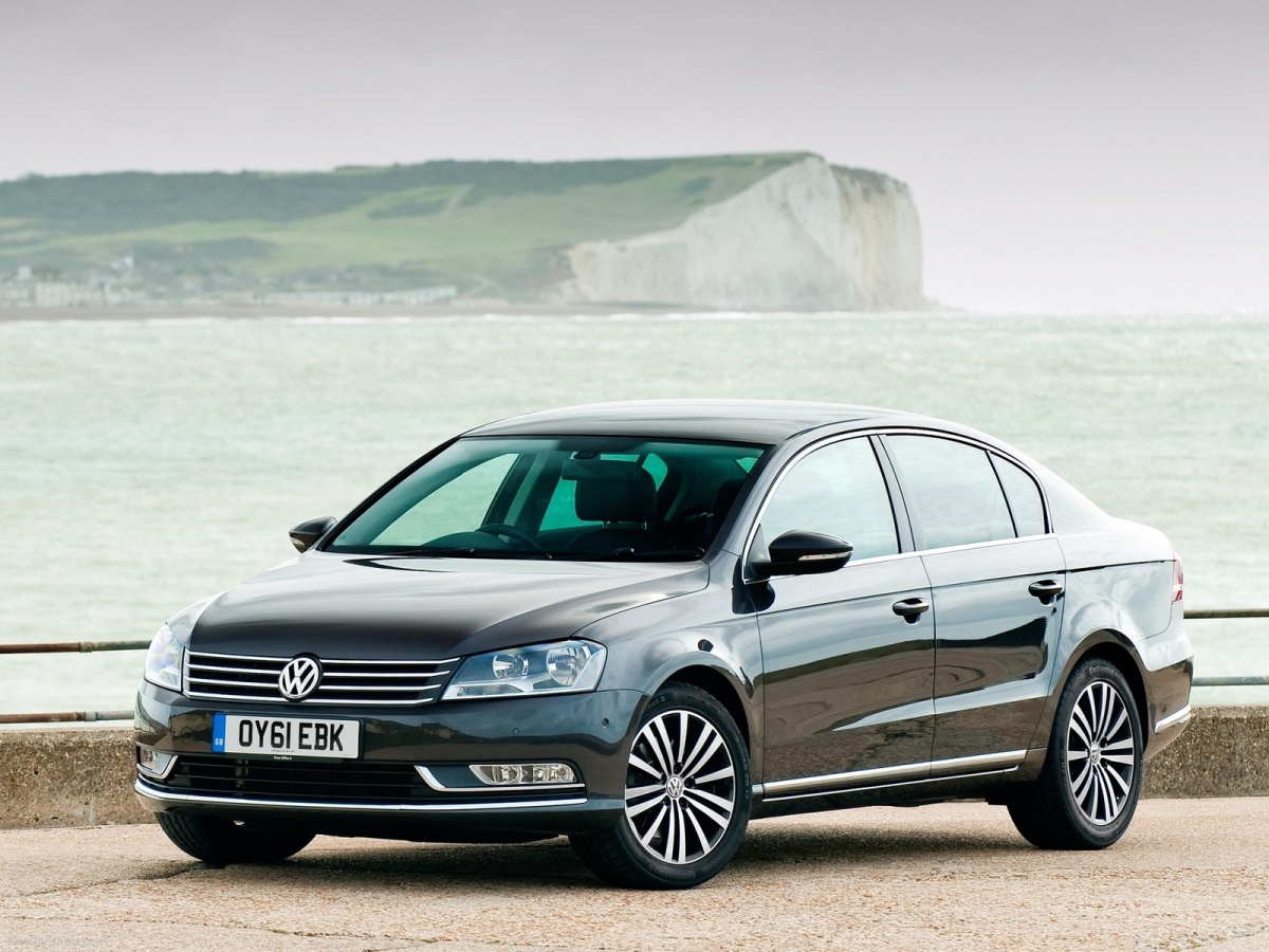 Volkswagen-Passat-2011-1600-06.jpg