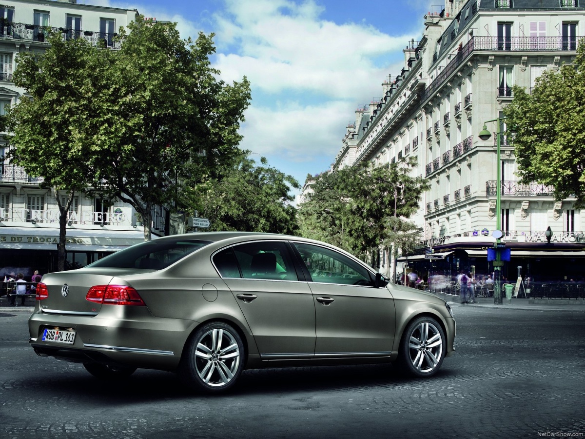 Volkswagen-Passat-2011-1600-1d.jpg