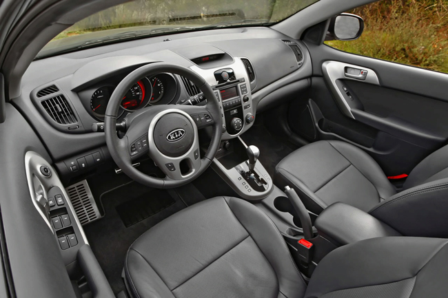 Интерьер Kia Forte 2010