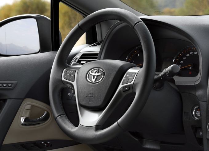 Интерьер Toyota Avensis
