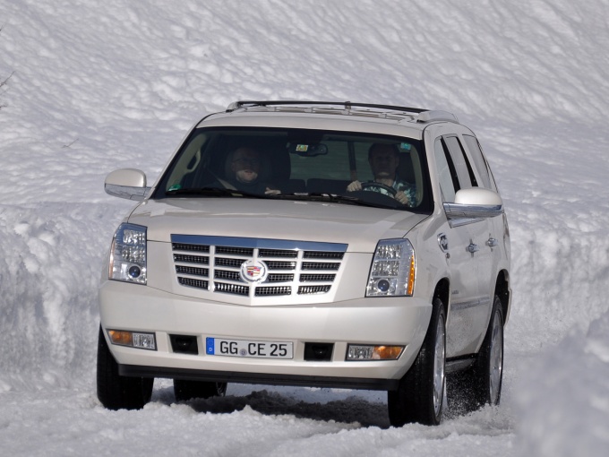 Рекомендованная розничная цена Cadillac Escalade Hybrid стартует от 3 415 000 рублей