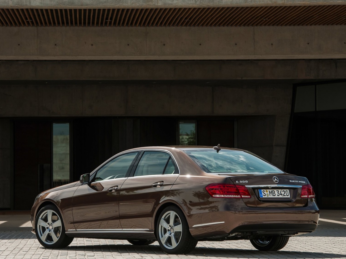 Mercedes-Benz-E-Class-2014-1600-3b.jpg Mercedes-Benz-E-Class-2014-1600-3b.jpg