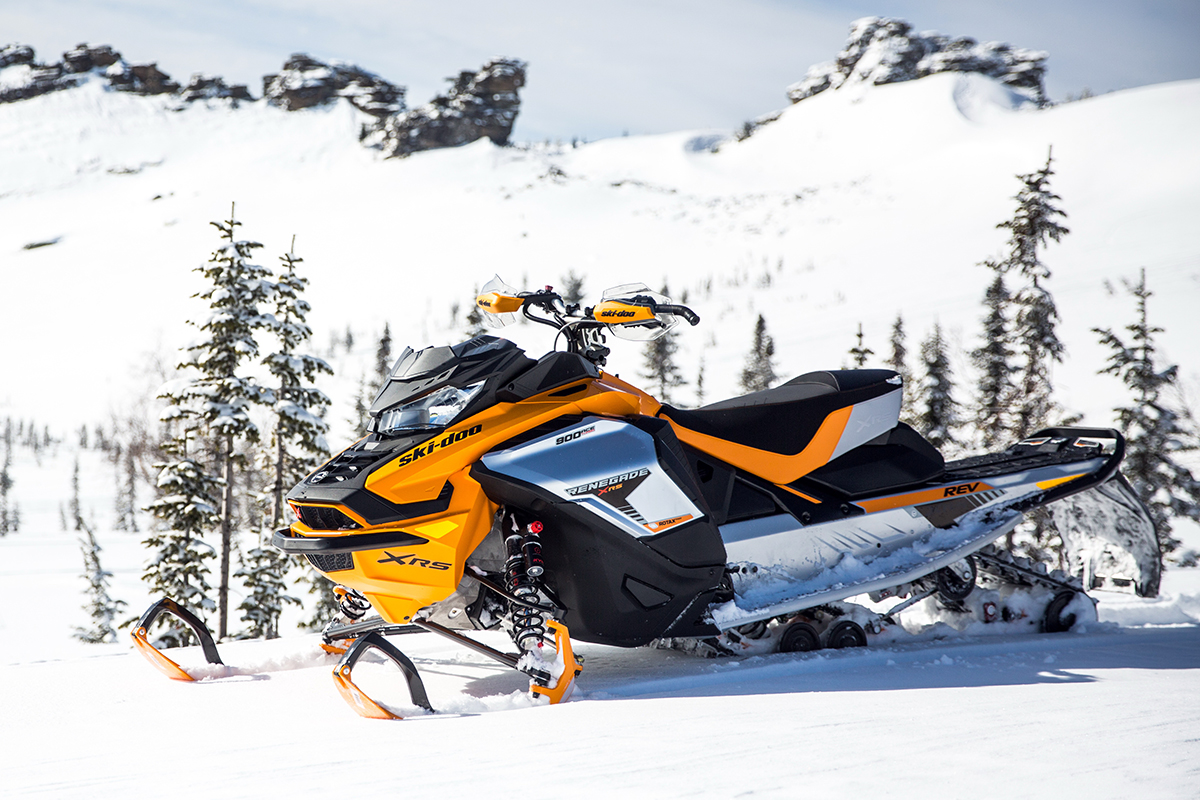 BRP Ski-Doo Renegade X-RS 900 ACE Turbo: Адреналинщик BRP Ski-Doo Renegade X-RS 900 ACE Turbo: Адреналинщик