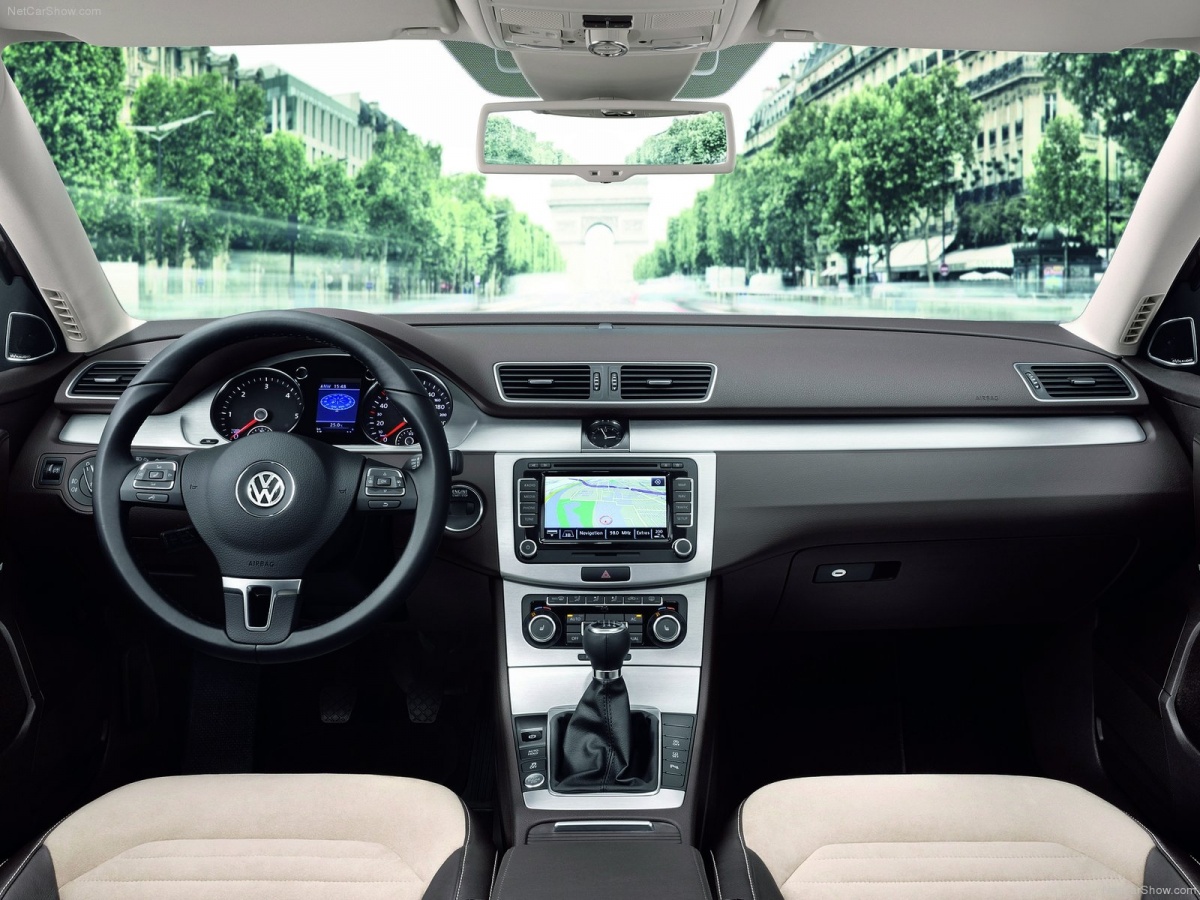 Volkswagen-Passat-2011-1600-30.jpg