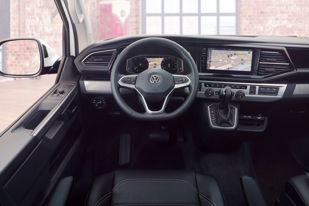 VolkswagenMultivan_6.1_(3).jpg