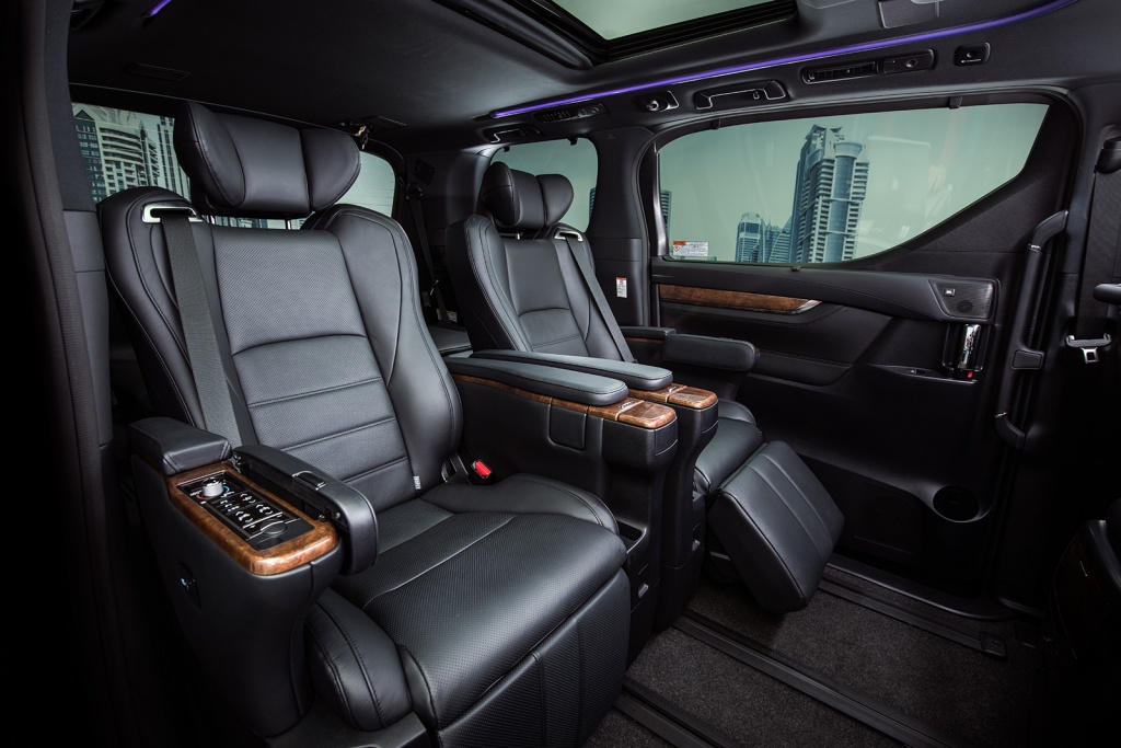 017_alphard_interior.jpg