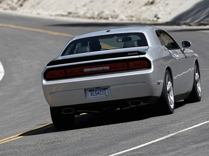 Спорткары концерна Chrysler — и этот Dodge Challenger в том числе — в Европу будут завозить из Америки мелкими партиями