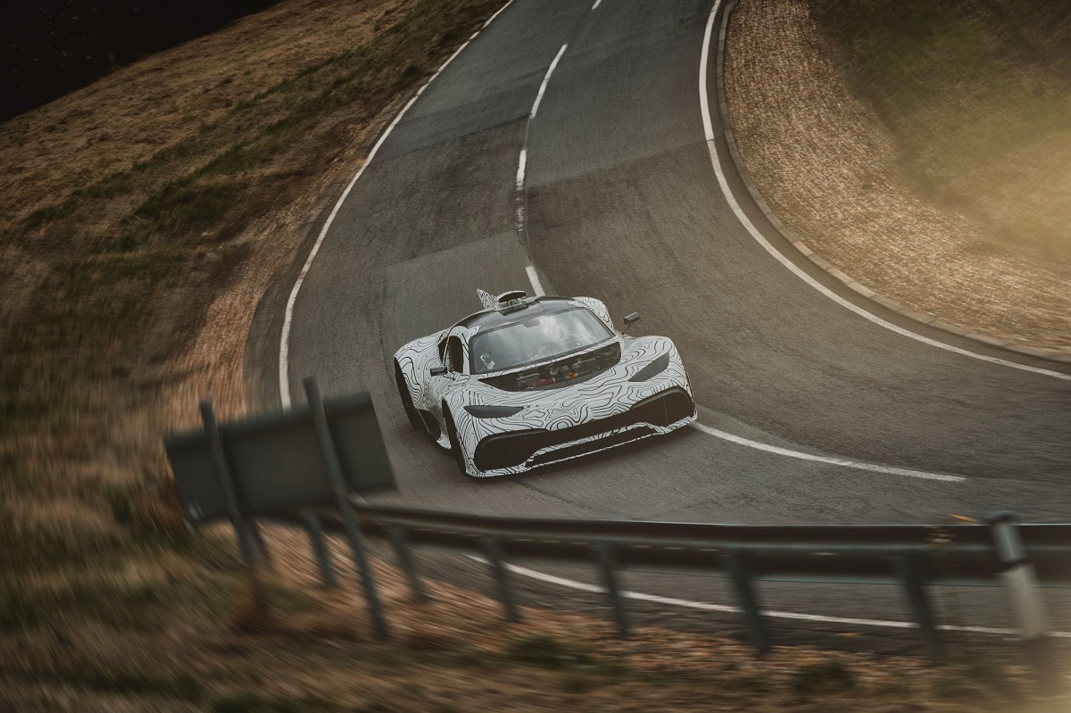 Всё ближе и ближе: Mercedes-AMG Project One вывели на дорогу