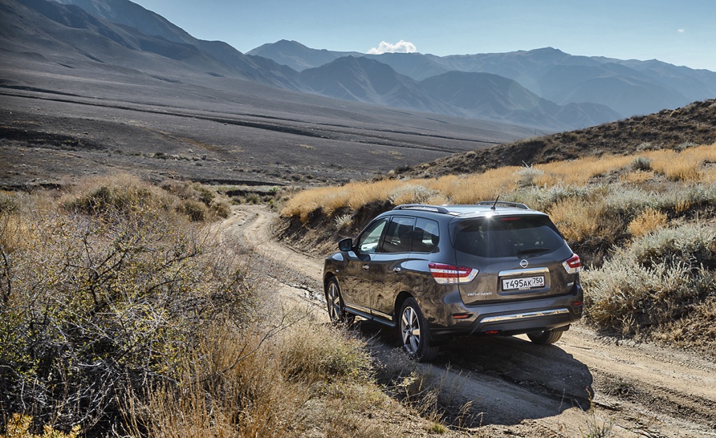 1St_Nissan_Pathfinder_03_.jpg