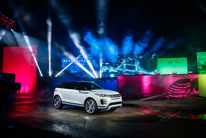 Velar на своих детских фото: состоялся дебют нового Range Rover Evoque Velar на своих детских фото: состоялся дебют нового Range Rover Evoque