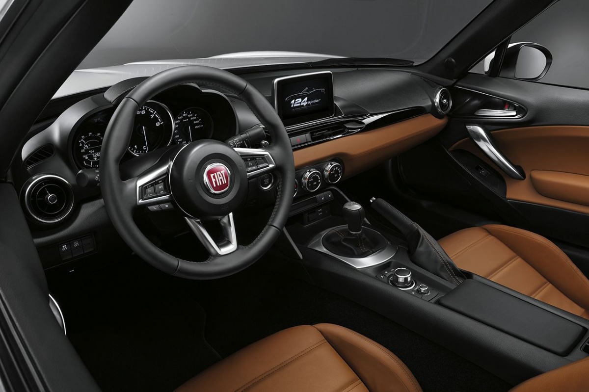 Fiat представил кабриолет 124 Spider, который будут производить на японском заводе Mazda в Хиросиме, а продавать в Европе и США