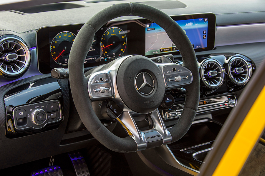 Mercedes-AMG A35 4Matic: Игрушка для мальчиков. И девочек тоже Mercedes-AMG A35 4Matic: Игрушка для мальчиков. И девочек тоже