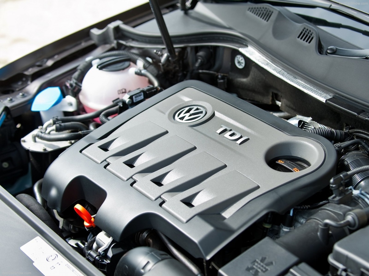 Volkswagen-Passat-2011-1600-40.jpg