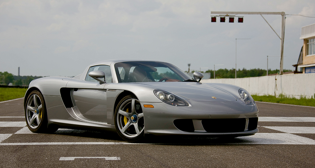 Porsche Carrera GT VS Ford GT