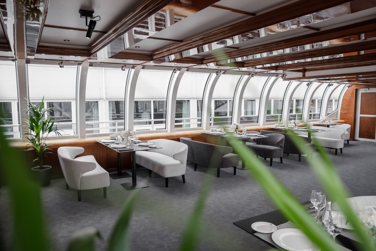 Mercedes-Benz S-Lounge 17762.jpg