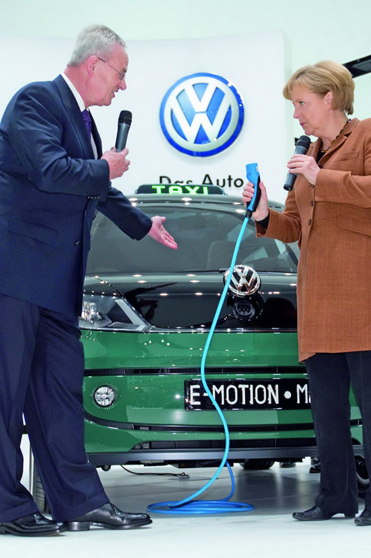 На премьере эко-такси Volkswagen побывала канцлер Германии Ангела Меркель