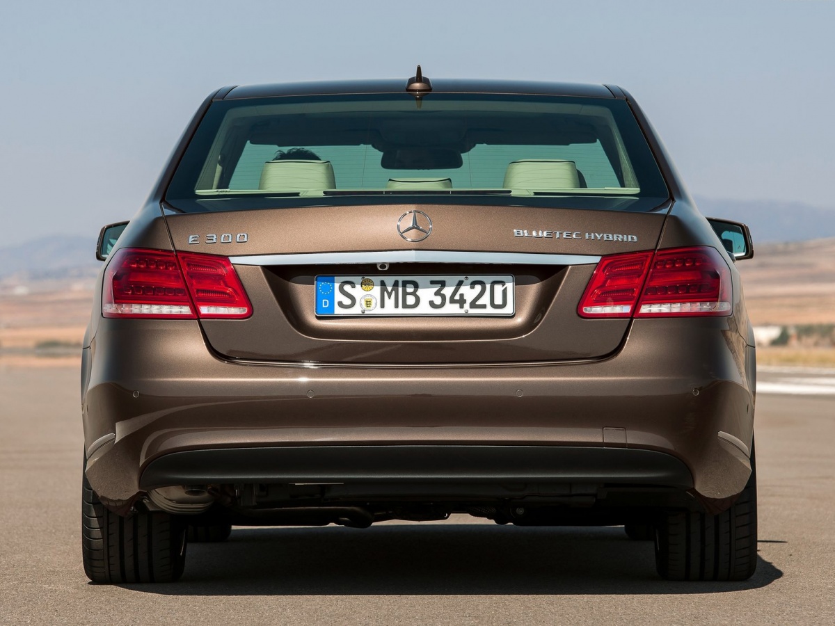 Mercedes-Benz-E-Class-2014-1600-4f.jpg Mercedes-Benz-E-Class-2014-1600-4f.jpg