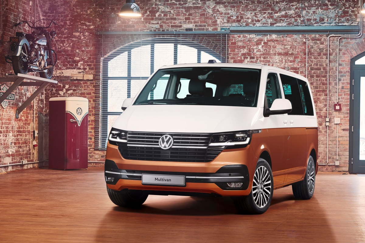 VolkswagenMultivan_6.1_(1).jpg