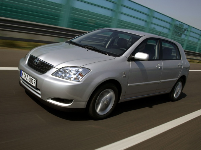 Toyota Corolla IX (2001-2004)