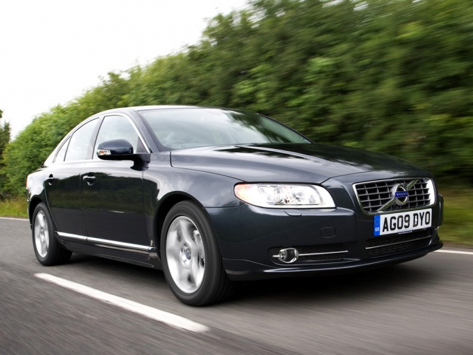 Китайцев обнадеживает, что нынешний флагман Volvo S80 стоит более чем вдвое дешевле самого бюджетного Mercedes-Benz S400 и в полтора раза дешевле простейшей «семерки» BMW