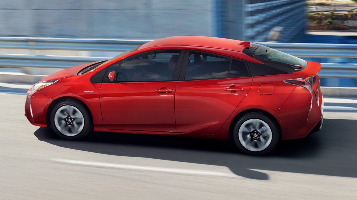 Toyota сокращает план по выпуску гибридной модели Prius