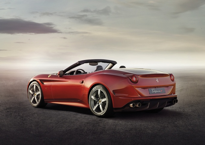 Новинка заимствовала некоторые детали и черты F12 Berlinetta и FF.