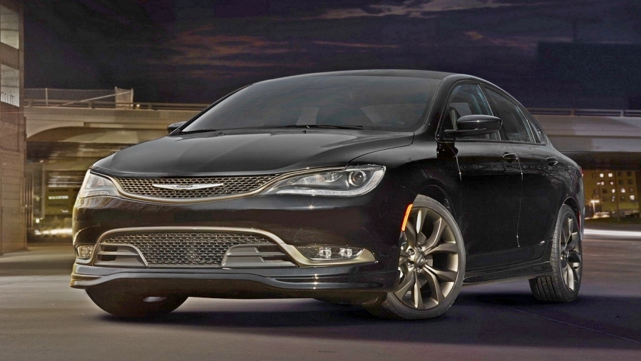 17674-1454647102-kompaniya-chrysler-predstavila-osobye-sedany-200s-i-300s-alloy-edition.jpg