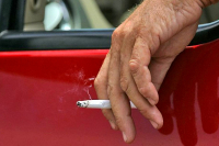 Водителей-курильщиков приравняют к вандалам