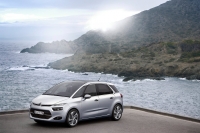 Citroen C4 Picasso научился парковаться самостоятельно