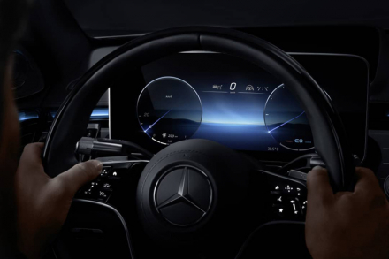 Новый флагман Mercedes-Benz научили дополнять реальность (видео)