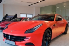Ferrari FF мазнули черным