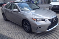 Обновленный Lexus ES засветился в Испании
