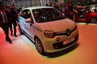 Новый Renault Twingo: заднемоторным хэтчбекам быть